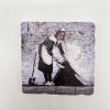 Banksy Tegel 'Sweep It Under the Carpet'